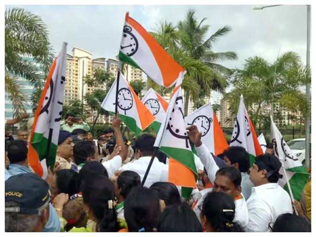 राकांपा ने स्थानीय नेता, बेटे का नाम दहेज उत्पीड़न-आत्महत्या मामले में आने के बाद पार्टी से निकाला
